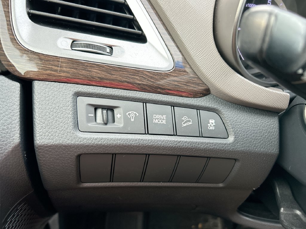Used 2017 Hyundai Santa Fe SE FWD image 32