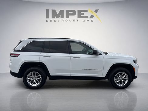Used 2025 Jeep Grand Cherokee Laredo X RWD image 6