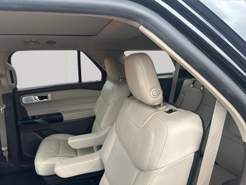 Used 2020 Ford Explorer Platinum w/ Premium Technology Package AWD/4WD image 21