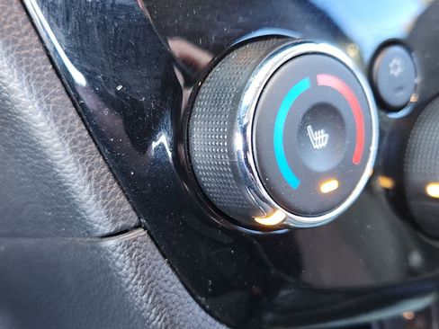 Used 2017 Chevrolet Sonic LT w/ Fun and Sun Package image 32