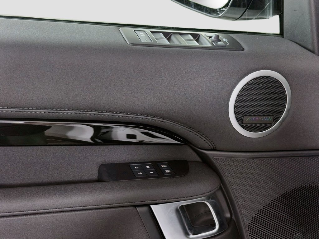 New 2026 Land Rover Discovery S AWD/4WD image 18