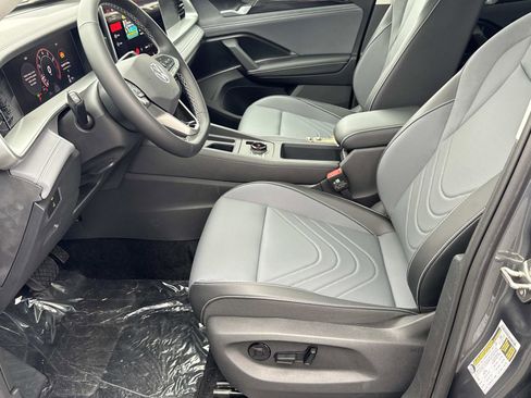 New 2026 Volkswagen Tiguan SE image 8