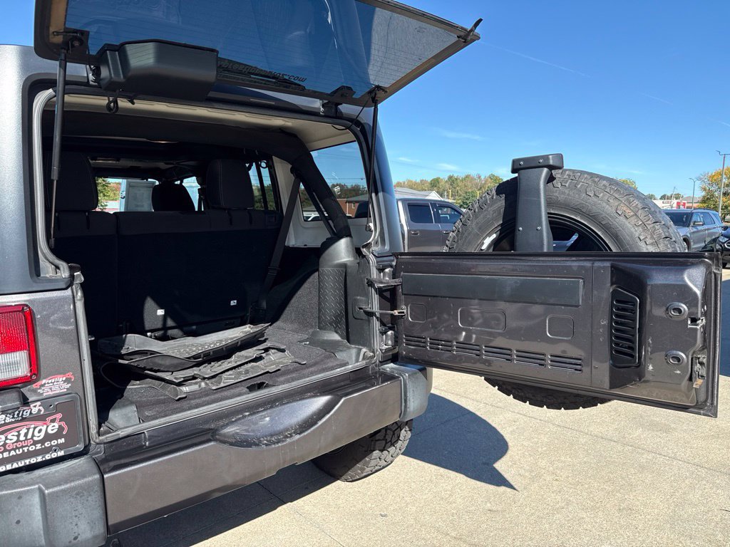 Used 2017 Jeep Wrangler Unlimited Sahara w/ Connectivity Group AWD/4WD image 49
