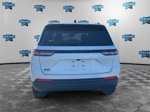 Certified 2023 Jeep Grand Cherokee Altitude image 5