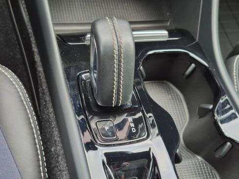 Used 2021 Volvo XC40 T5 R-Design w/ Climate Package AWD/4WD image 26