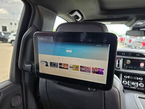 Used 2023 GMC Yukon XL Denali AWD/4WD image 16