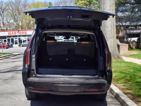 Used 2019 Cadillac Escalade Luxury image 18