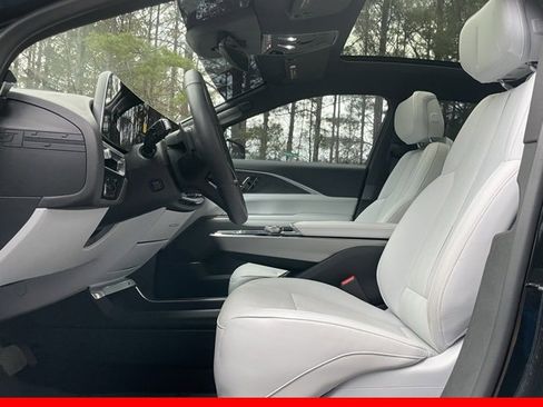 Used 2024 Cadillac Lyriq Luxury image 2