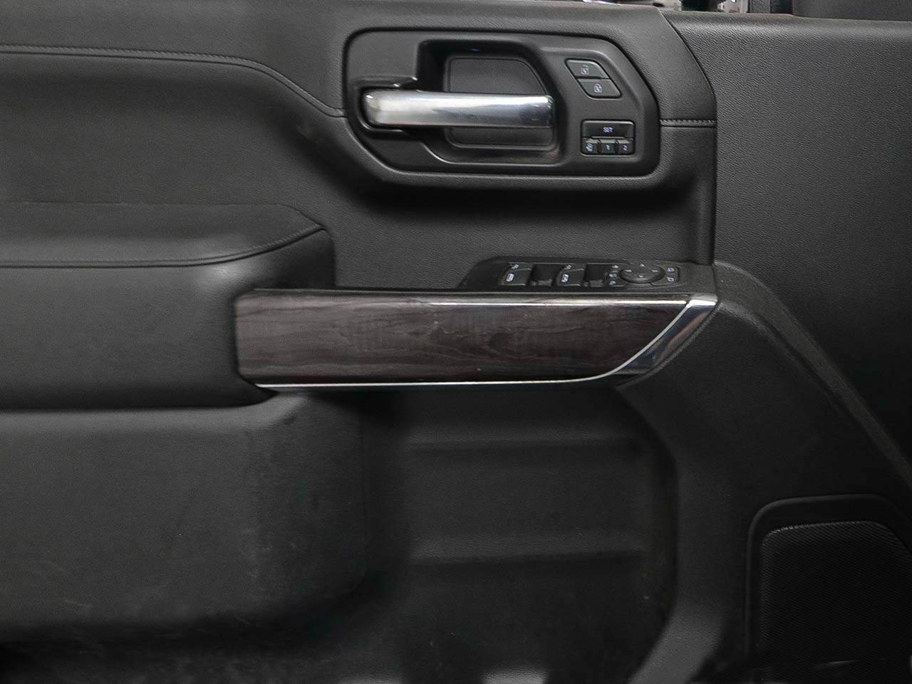 Used 2022 Chevrolet Silverado 2500 LTZ w/ Safety Package AWD/4WD image 8