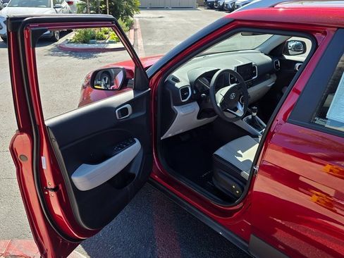 New 2025 Hyundai Venue SEL image 37