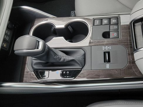 New 2026 Toyota Highlander Limited image 21