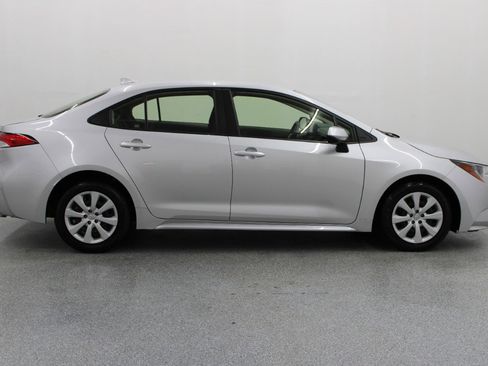 Used 2023 Toyota Corolla LE image 2