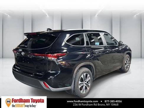 Used 2025 Toyota Highlander XLE image 7