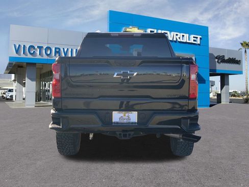 Used 2024 Chevrolet Silverado 1500 Custom Trail Boss w/ Dark Appearance Package image 5