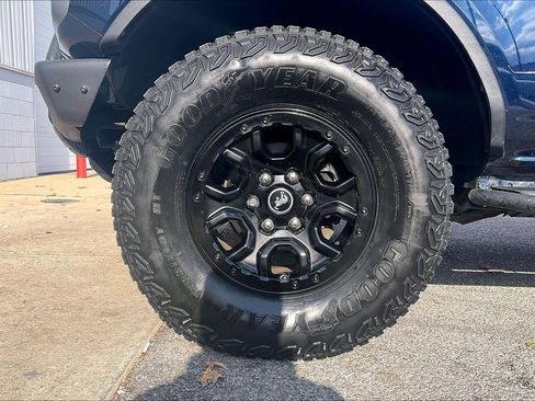 Used 2021 Ford Bronco Badlands image 11