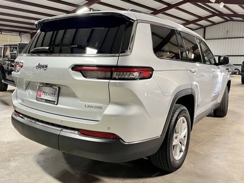 Used 2023 Jeep Grand Cherokee L Laredo image 2