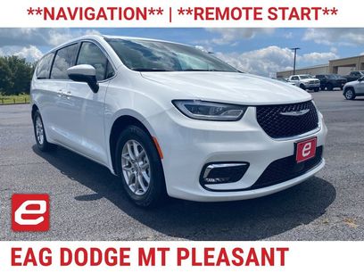 Used 2023 Chrysler Pacifica Touring-L