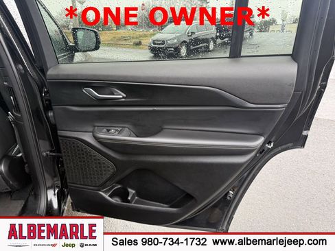 Used 2024 Jeep Grand Cherokee L Altitude image 34