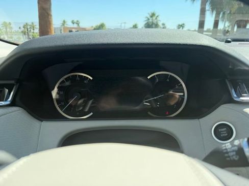 Used 2022 Land Rover Range Rover Velar S image 12