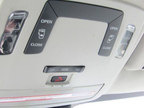 Used 2022 Toyota Sienna LE AWD/4WD image 33