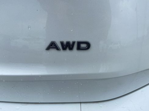 Used 2025 Nissan Rogue SV AWD/4WD image 13