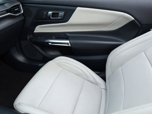 Used 2024 Ford Mustang Premium image 11