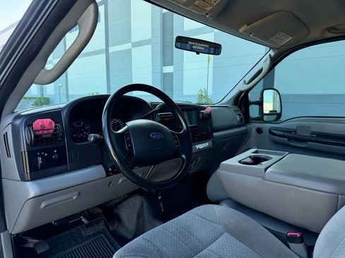 Used 2005 Ford F350 4x4 Regular Cab DRW Super Duty image 10