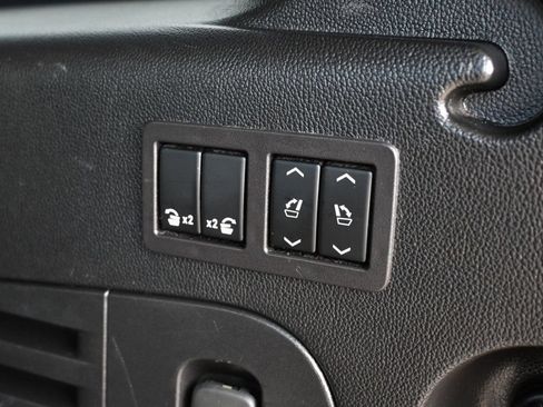 Used 2018 Chevrolet Suburban Premier AWD/4WD image 26
