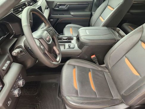Used 2025 GMC Sierra 2500 AT4 w/ Technology Package AWD/4WD image 10