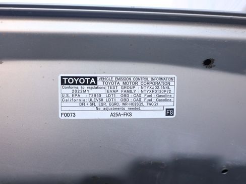 Used 2022 Toyota RAV4 XLE image 32