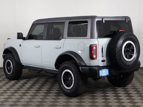 Used 2023 Ford Bronco Outer Banks w/ Sasquatch Package AWD/4WD image 10