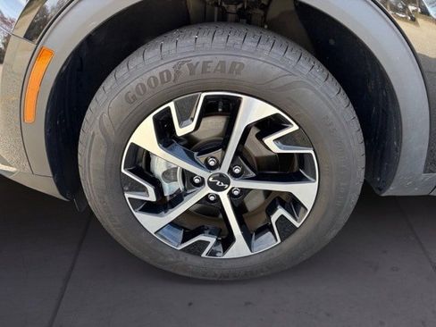 Certified 2024 Kia Sportage EX w/ EX Premium Package image 9