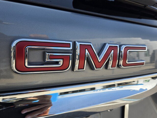 Used 2024 GMC Terrain SLT AWD/4WD image 32