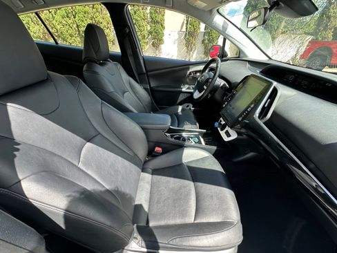 Used 2017 Toyota Prius Prime FWD image 13
