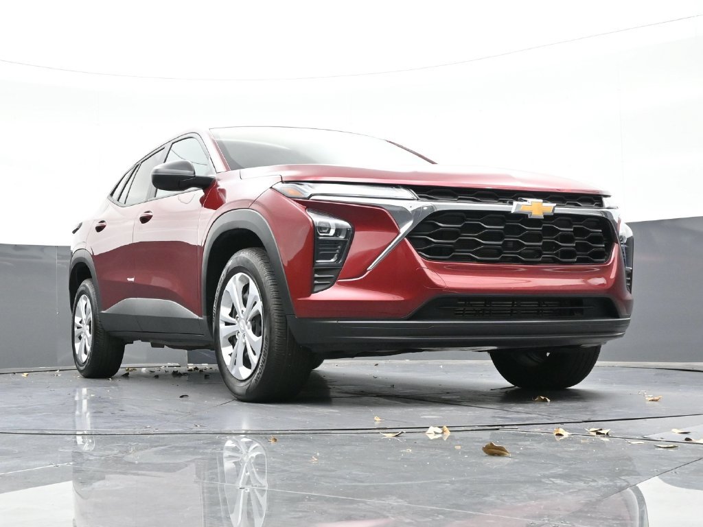 Used 2025 Chevrolet Trax LS FWD image 26