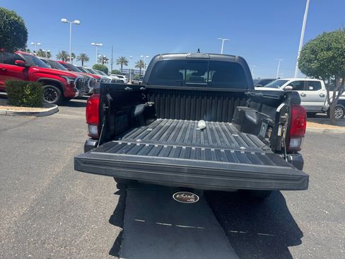 Used 2018 Toyota Tacoma TRD Sport AWD/4WD image 34