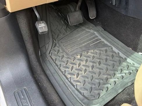 Used 2017 Ford Explorer XLT w/ Equipment Group 202A FWD image 34