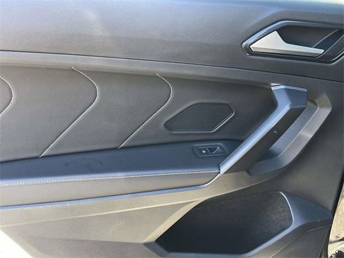 Used 2022 Volkswagen Tiguan SE image 23