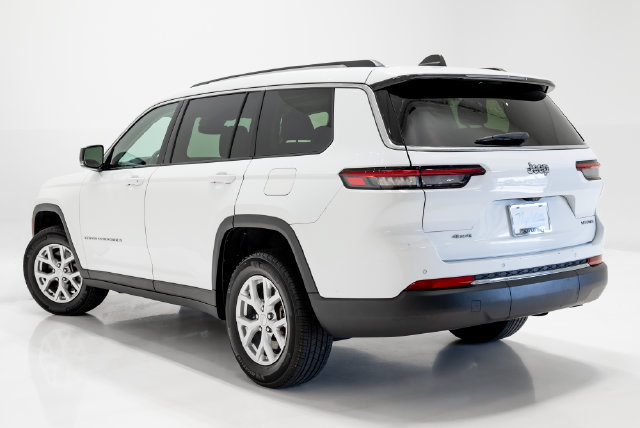 Used 2023 Jeep Grand Cherokee L Limited AWD/4WD image 30