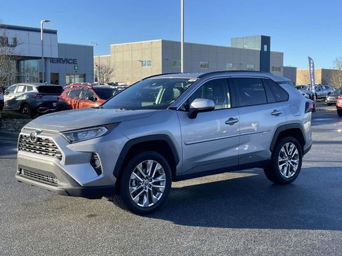 Used 2021 Toyota RAV4 XLE Premium image 25