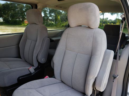 Used 2004 Oldsmobile Silhouette GL image 8