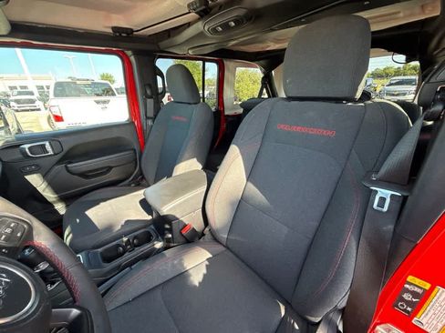 Used 2025 Jeep Wrangler Unlimited Rubicon AWD/4WD image 17