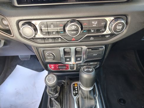 Certified 2024 Jeep Wrangler Willys image 31