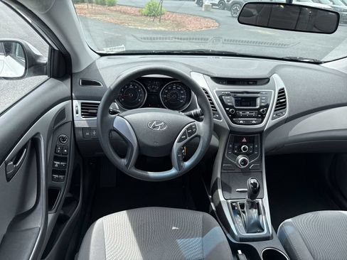 Used 2016 Hyundai Elantra SE FWD image 15