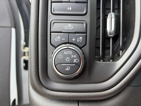 Used 2022 Chevrolet Silverado 2500 Custom w/ Custom Value Package AWD/4WD image 26
