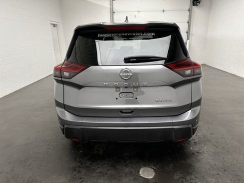 Used 2024 Nissan Rogue SV image 8