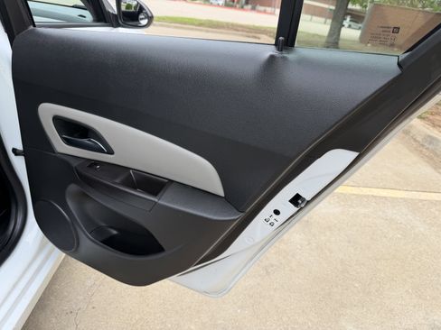 Used 2016 Chevrolet Cruze LS image 12