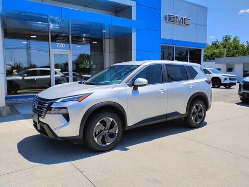 Used 2025 Nissan Rogue SV AWD/4WD image 12