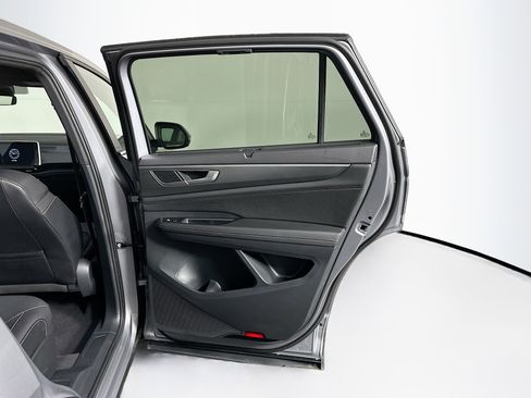 Used 2025 Volkswagen Atlas Cross Sport SE image 31