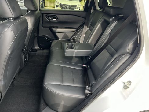 Used 2025 Nissan Rogue SL image 12